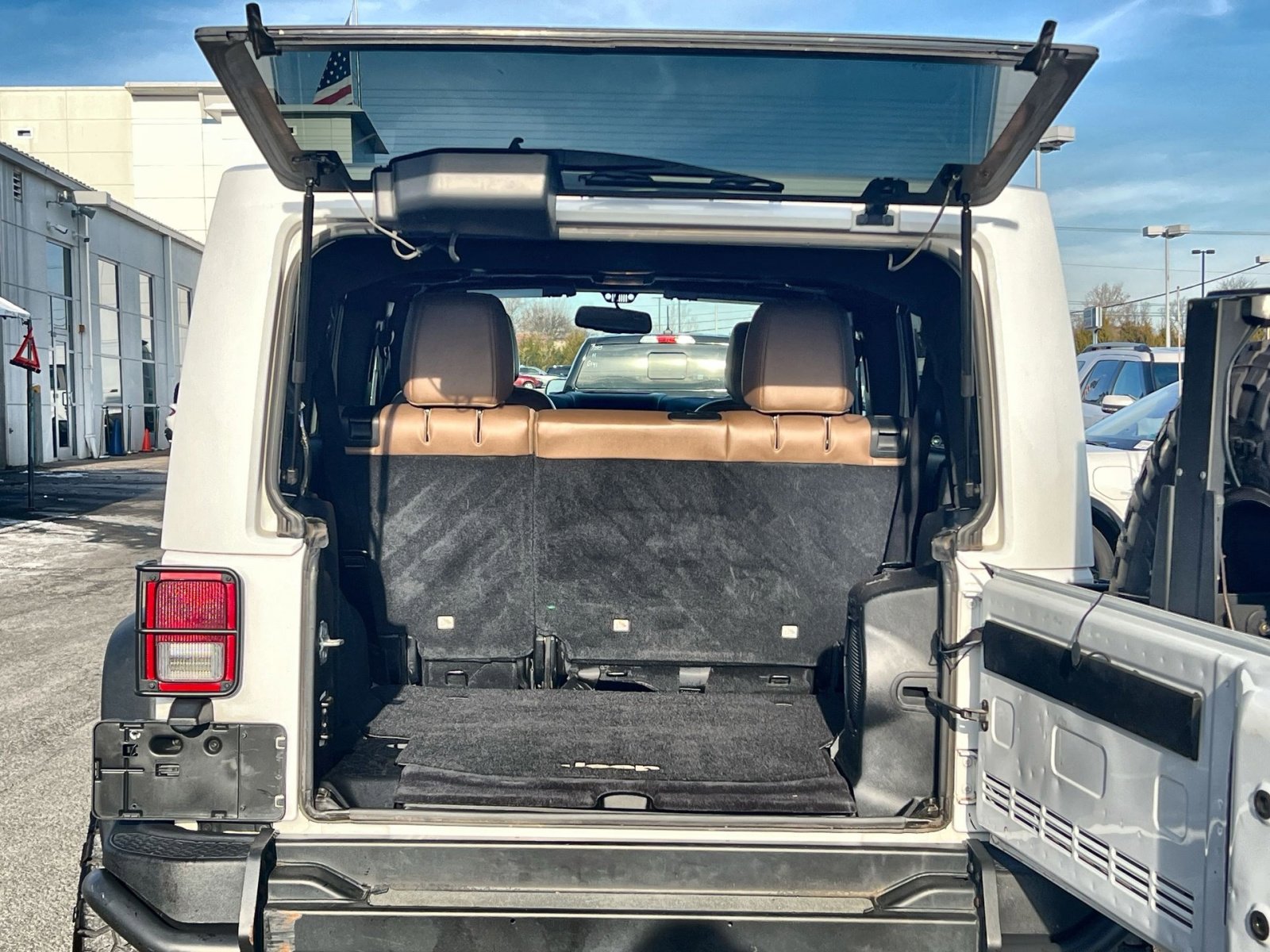 Used 2013 Jeep Wrangler Unlimited Sahara image 26