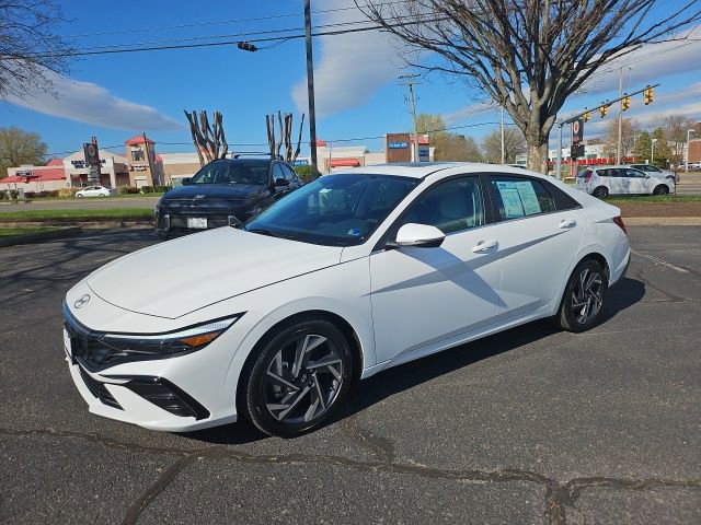 Certified 2025 Hyundai Elantra Limited image 2
