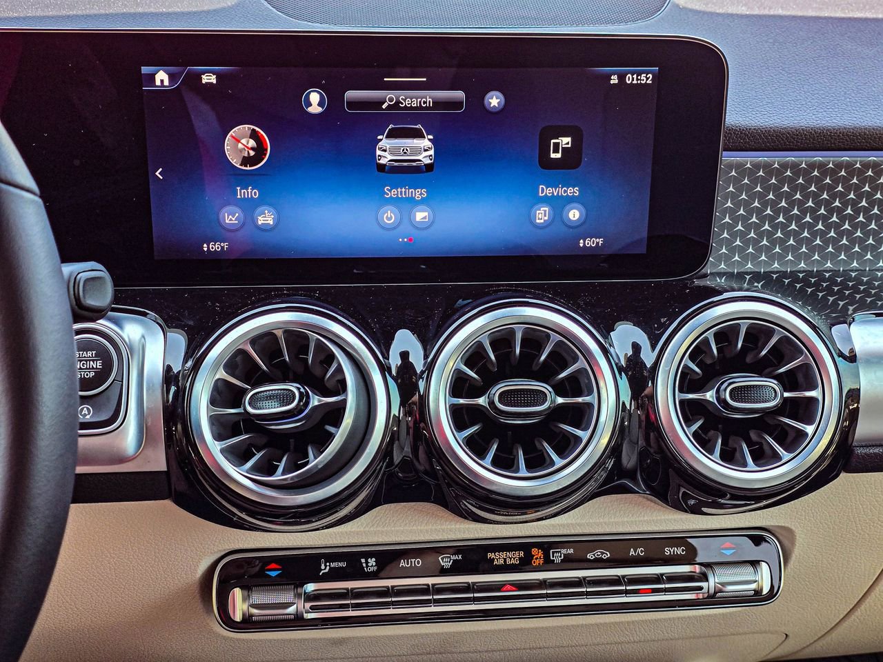 Used 2025 Mercedes-Benz GLB 250 4MATIC image 18