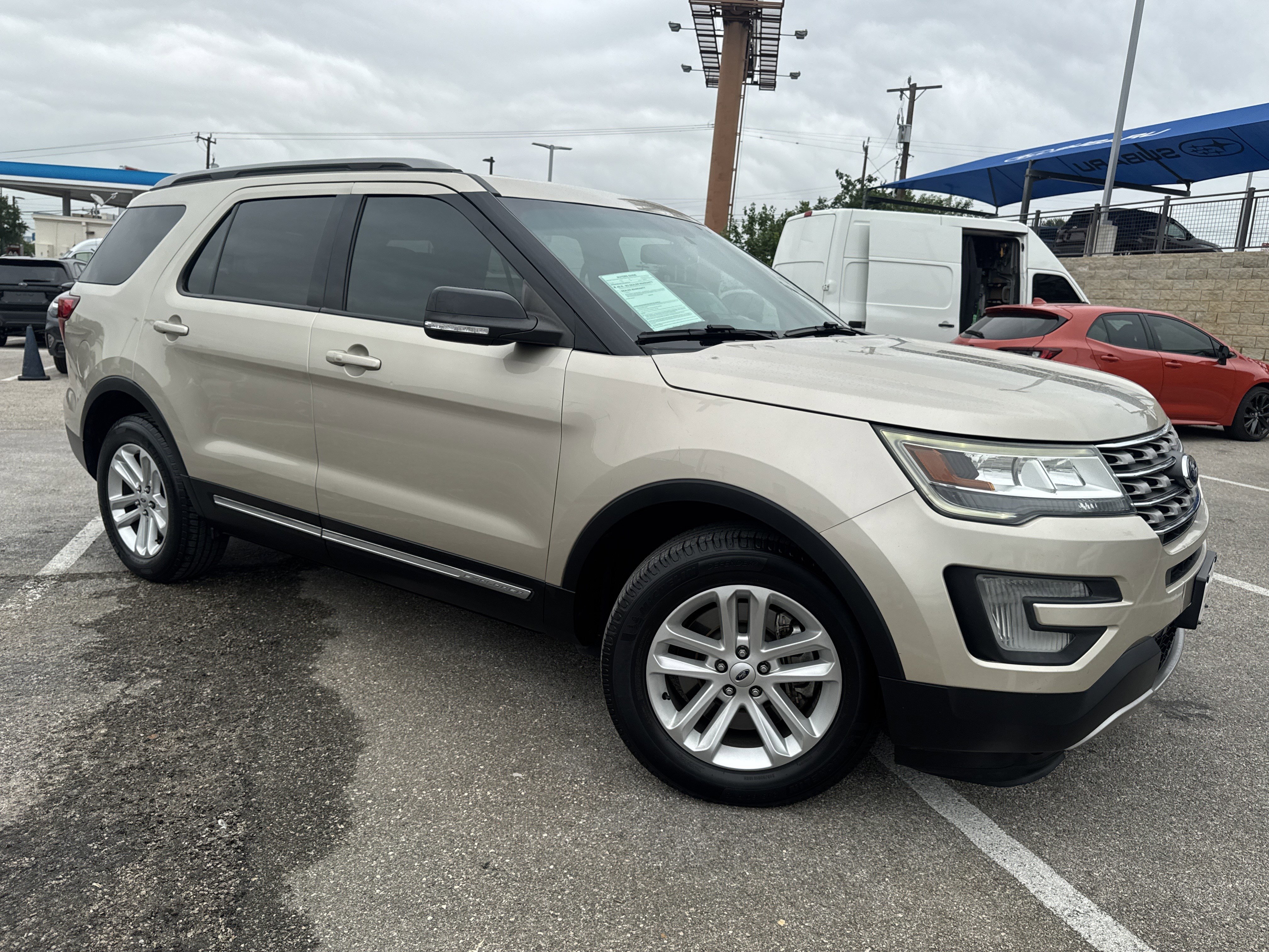 Used 2017 Ford Explorer XLT w/ Equipment Group 201A FWD image 1