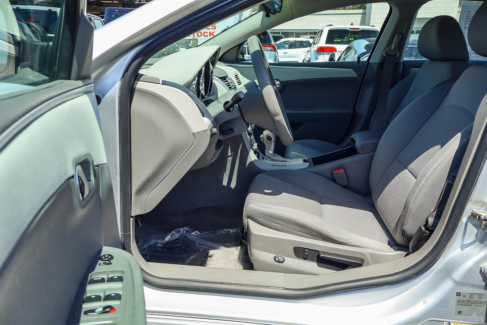Used 2011 Chevrolet Malibu LS FWD image 2
