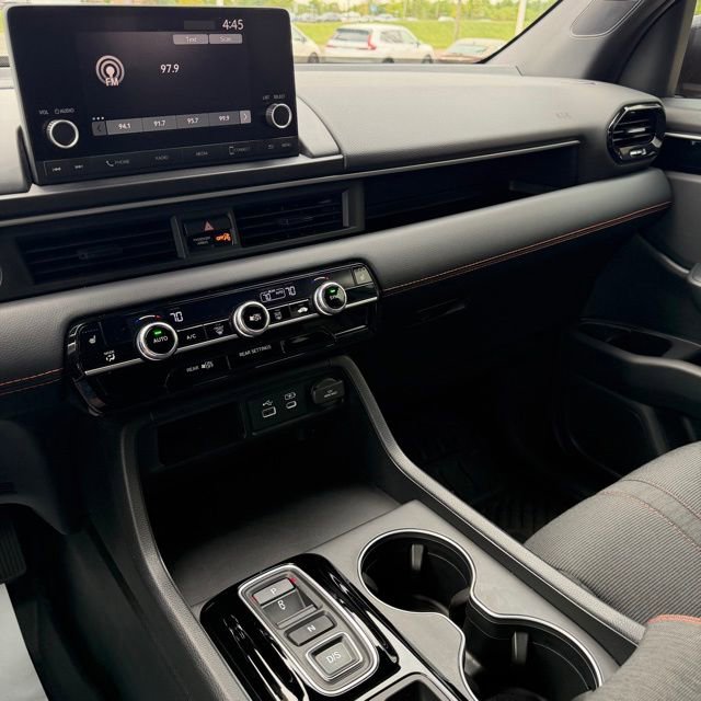 Certified 2025 Honda Pilot Sport image 24