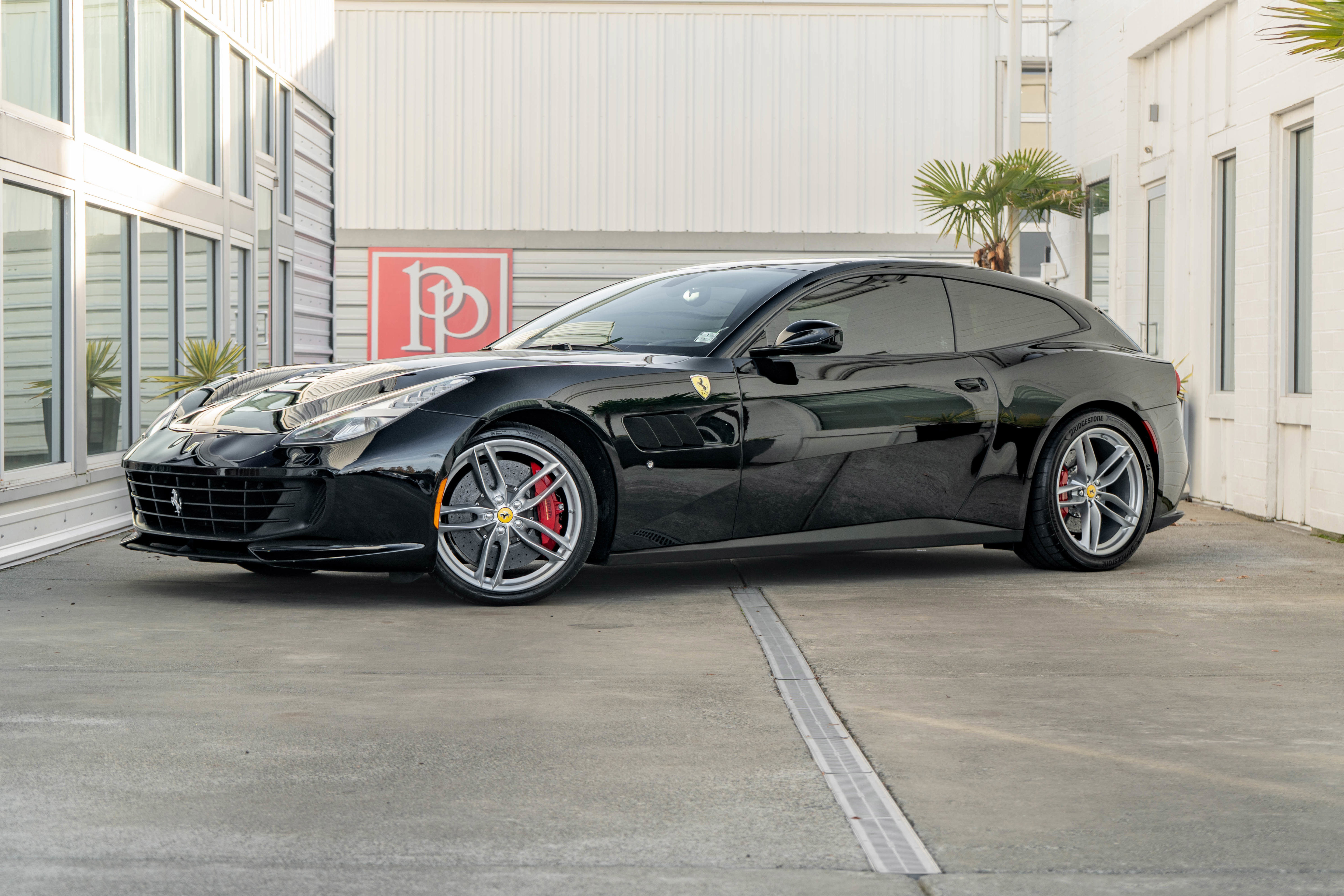 Used 2018 Ferrari GTC4Lusso T RWD image 8