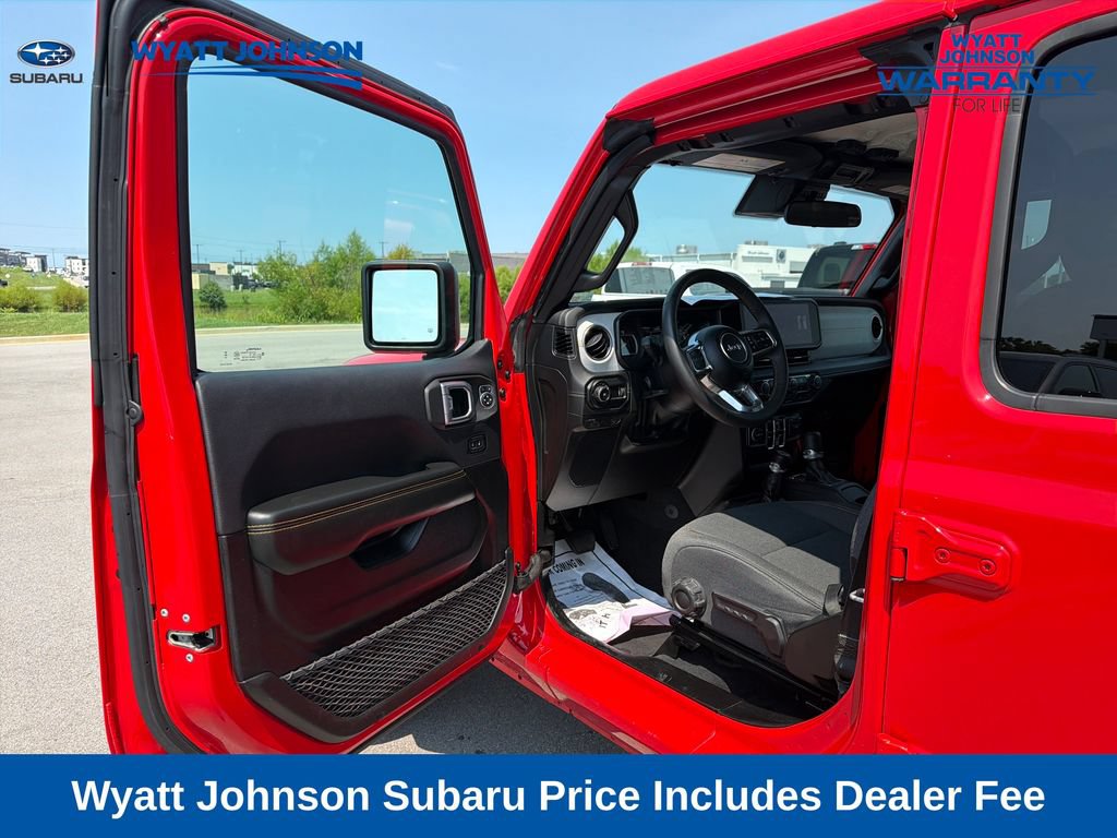 Used 2025 Jeep Wrangler Unlimited Sahara AWD/4WD image 18