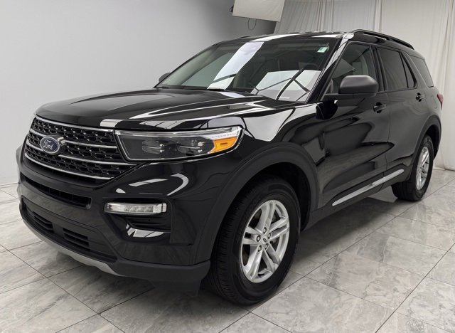 Used 2023 Ford Explorer XLT w/ Equipment Group 202A image 4