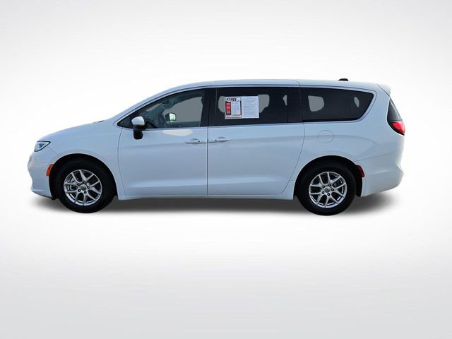 Used 2023 Chrysler Pacifica Touring-L FWD image 4