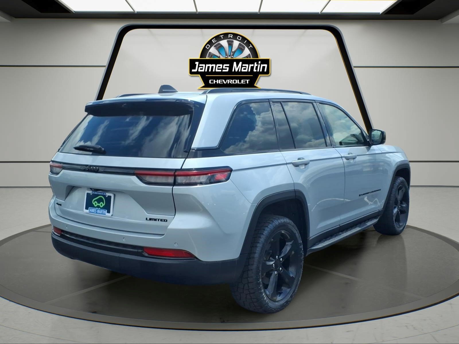 Used 2024 Jeep Grand Cherokee Limited w/ Luxury Tech Group II AWD/4WD image 4