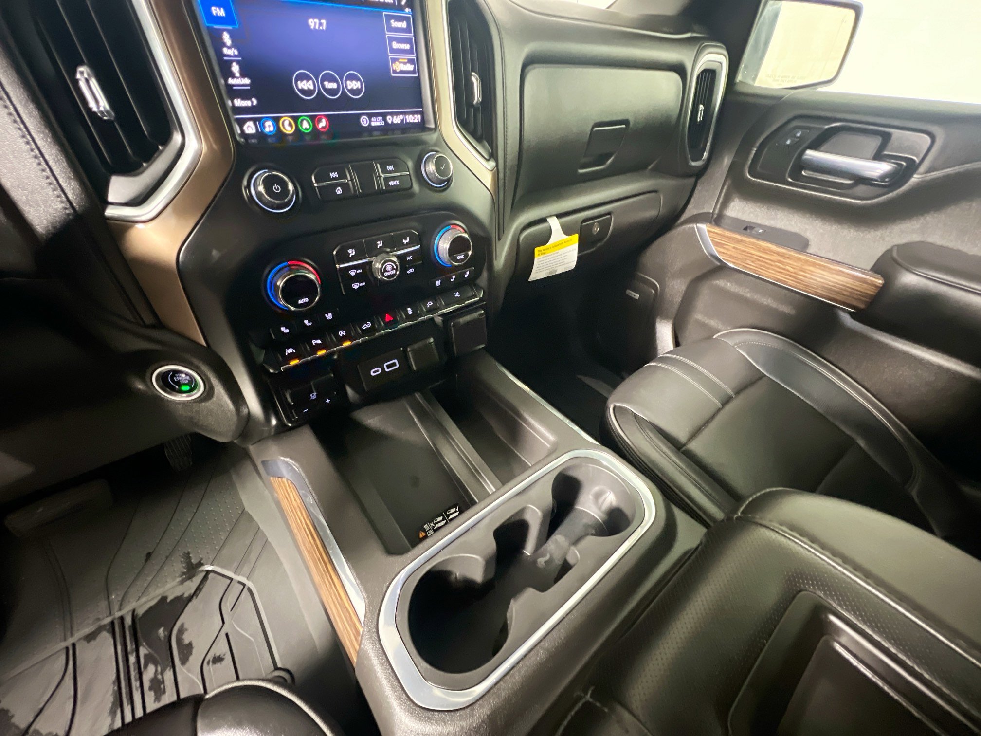 Used 2020 Chevrolet Silverado 1500 High Country w/ Technology Package image 26