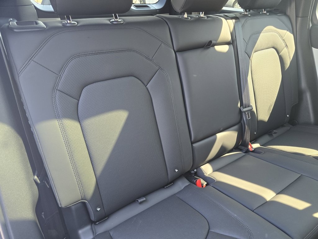 New 2025 Land Rover Defender 110 X-Dynamic SE image 25