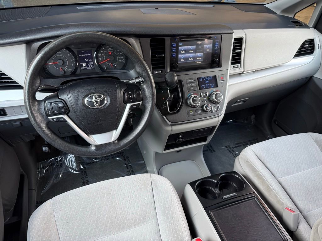 Used 2017 Toyota Sienna LE image 26