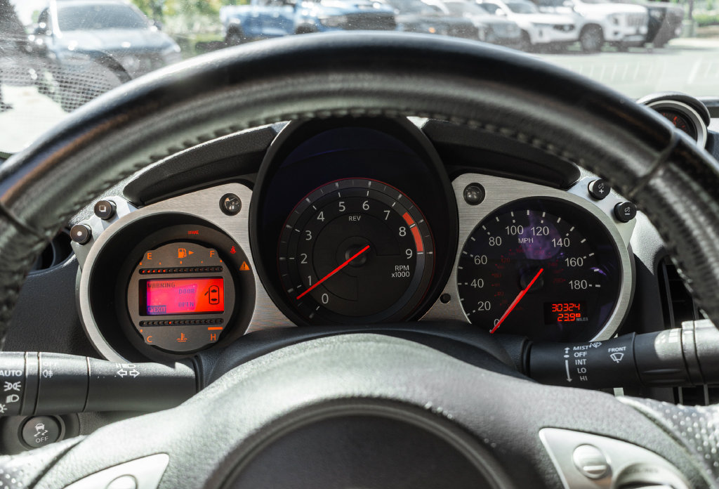 Used 2017 Nissan 370Z Coupe RWD image 11