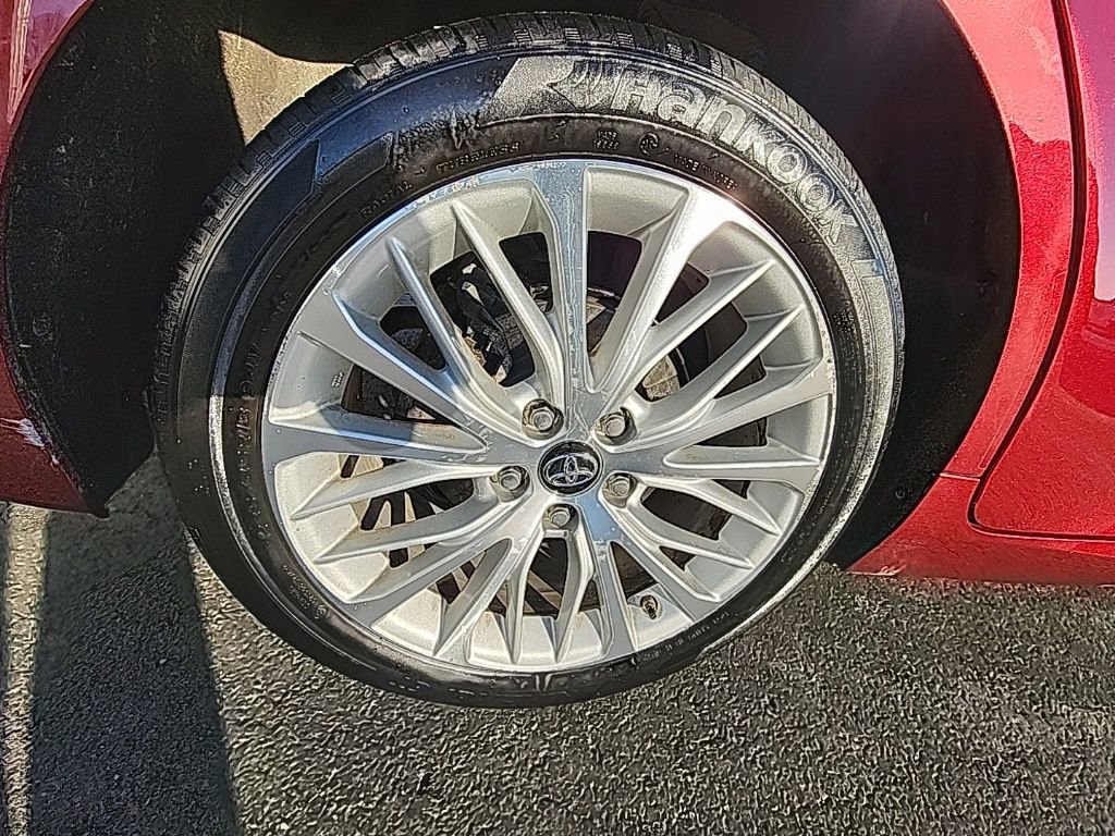 Used 2019 Toyota Camry XLE image 10