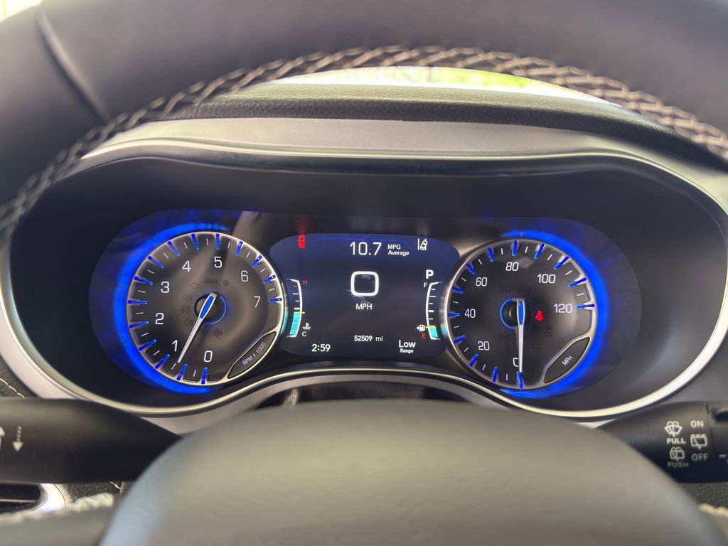 Used 2025 Chrysler Pacifica Limited image 18