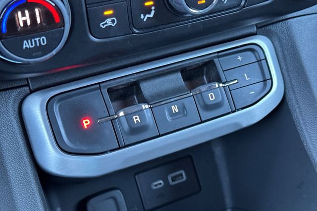 Used 2023 GMC Acadia SLE image 35