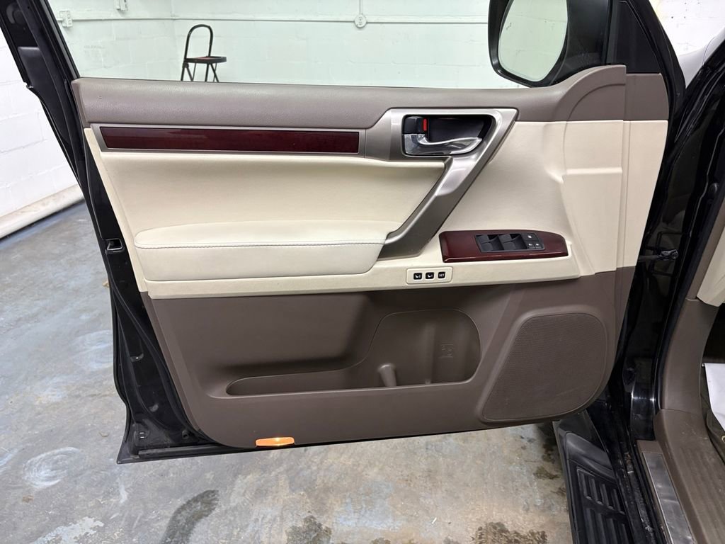 Used 2019 Lexus GX 460 Premium w/ Premium Package image 9
