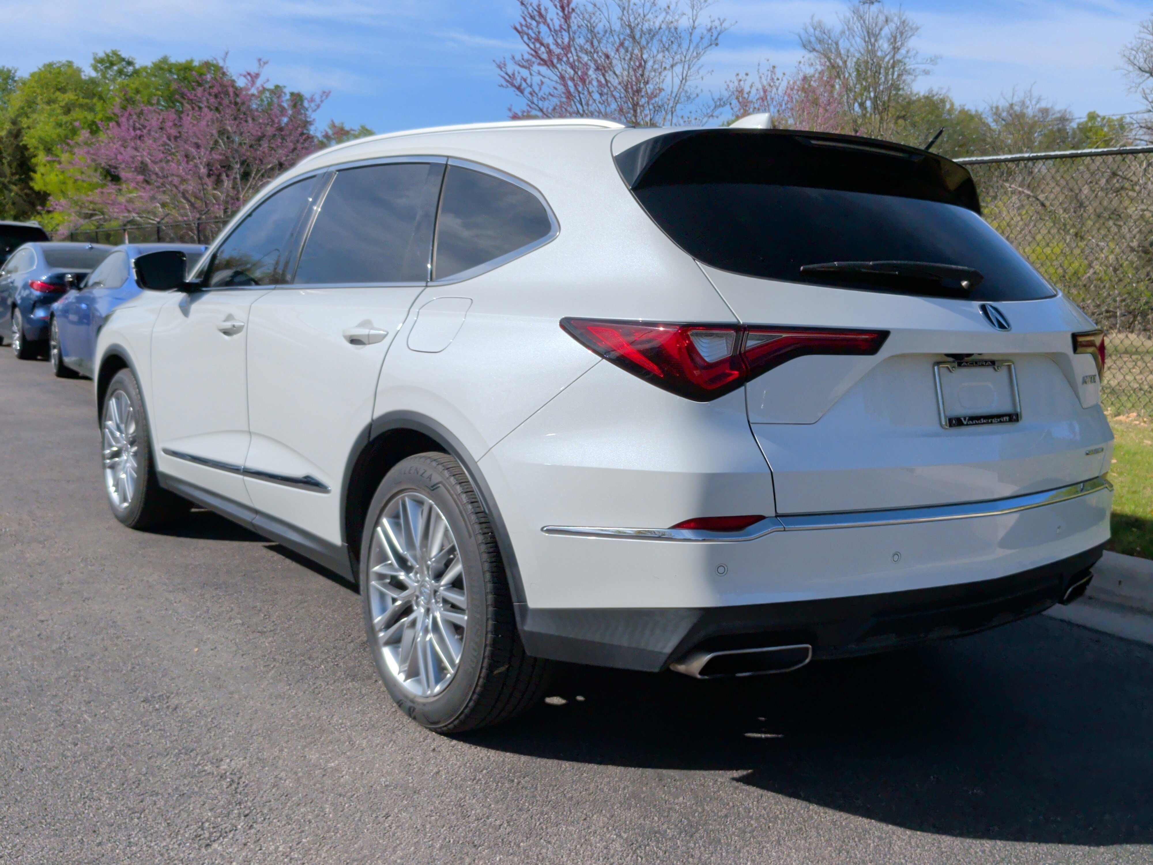 Used 2022 Acura MDX SH-AWD w/Advance Package image 9