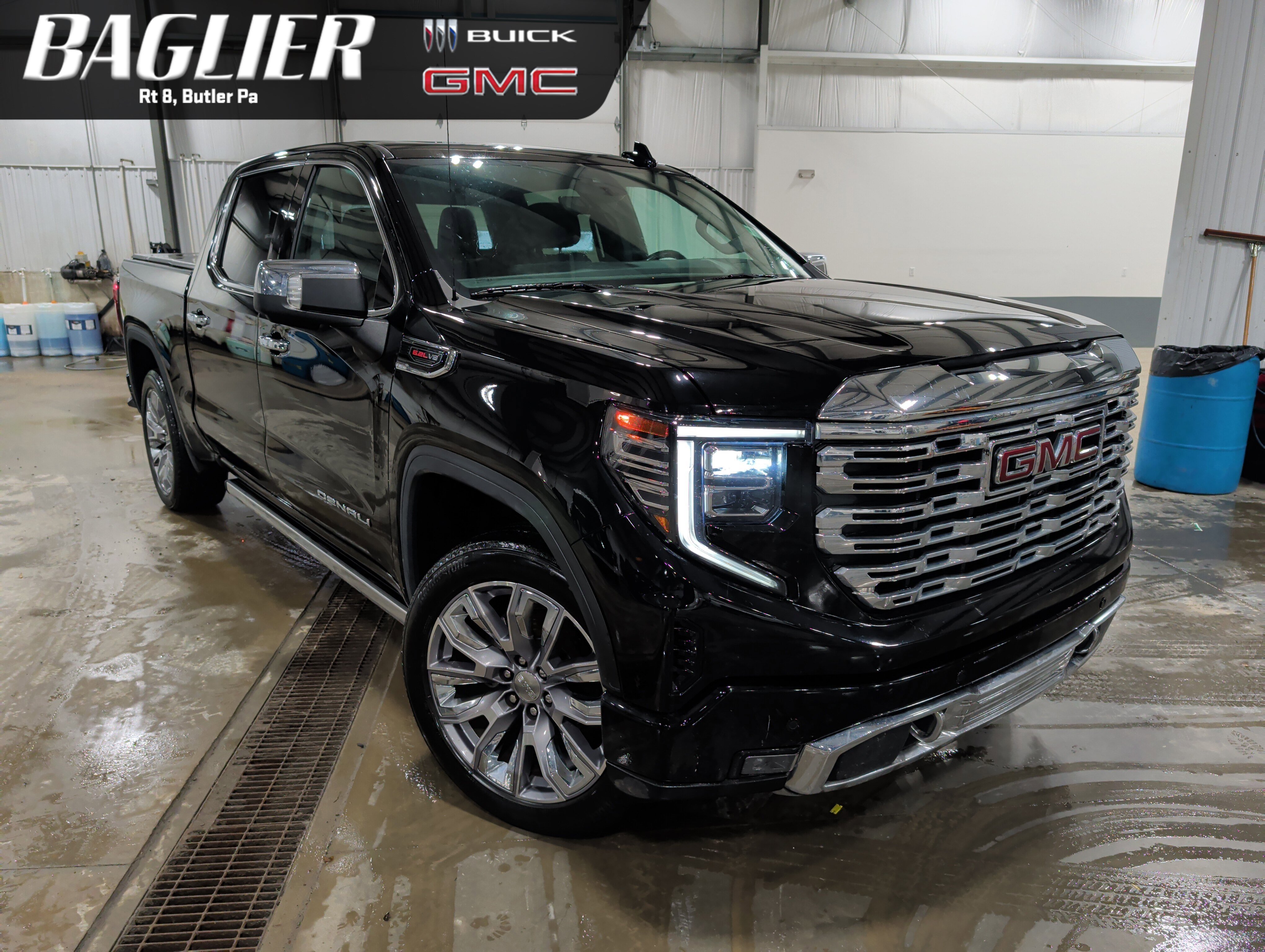Used 2023 GMC Sierra 1500 Denali w/ Denali Reserve Package AWD/4WD image 1