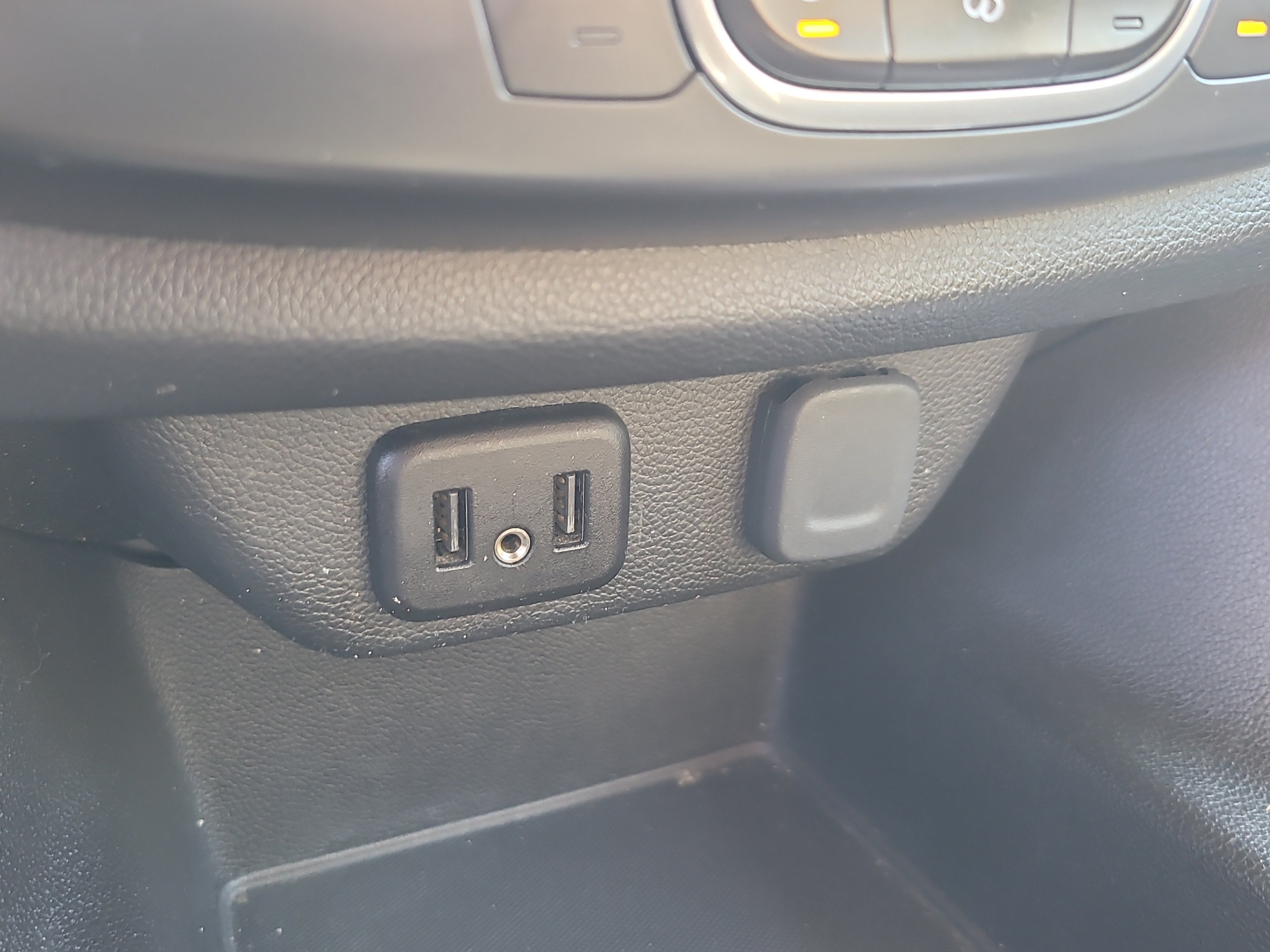 Used 2020 Chevrolet Traverse LS FWD image 25