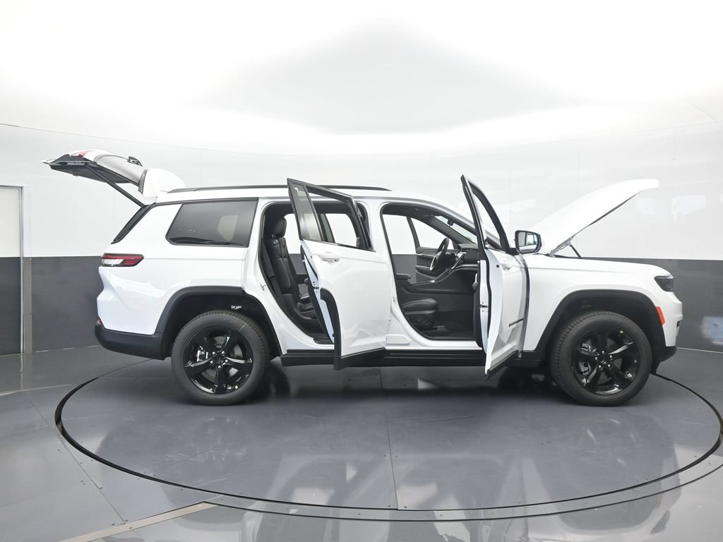 Used 2025 Jeep Grand Cherokee L Limited w/ Black Appearance Package AWD/4WD image 68