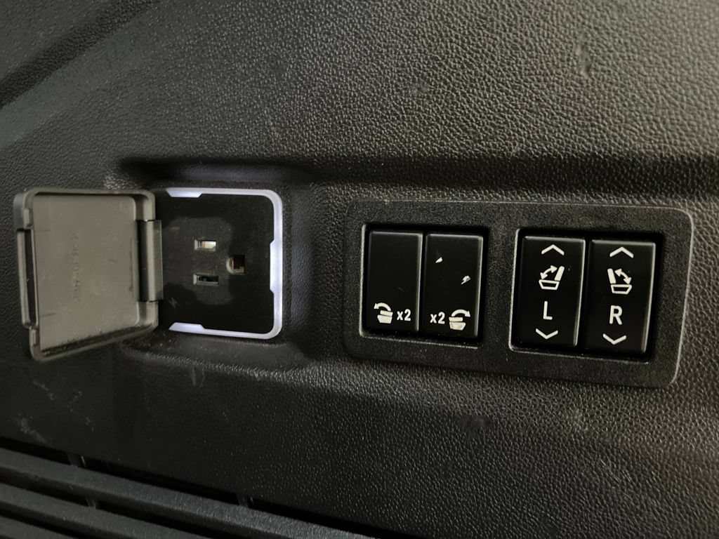 Used 2022 Chevrolet Tahoe High Country AWD/4WD image 45