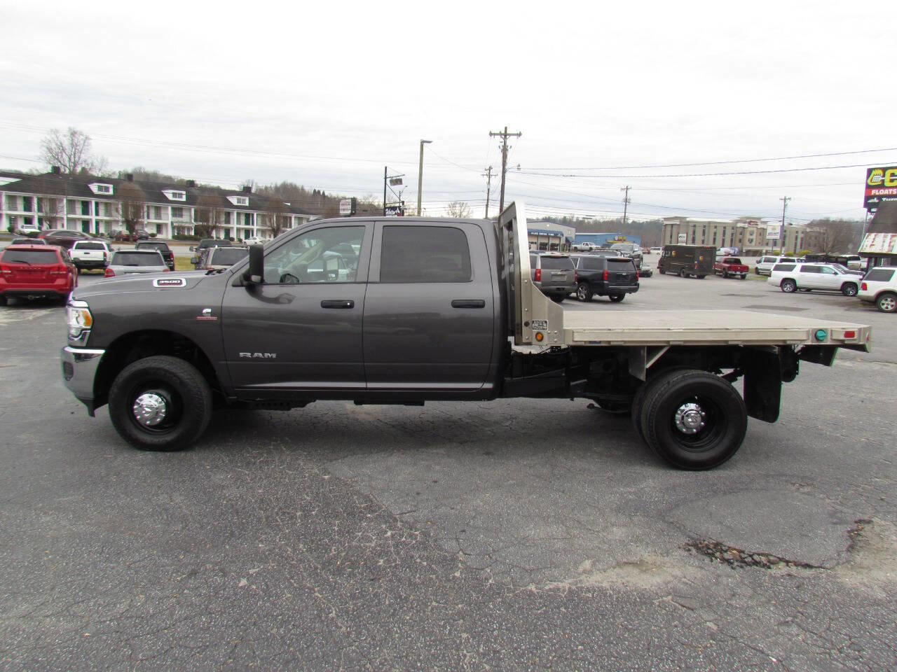 Used 2019 RAM 3500 Tradesman w/ Chrome Appearance Group image 4