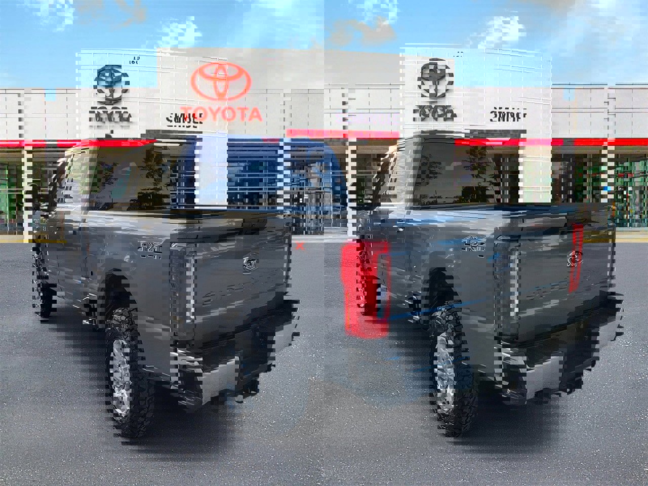 Used 2023 Ford F250 XLT image 4