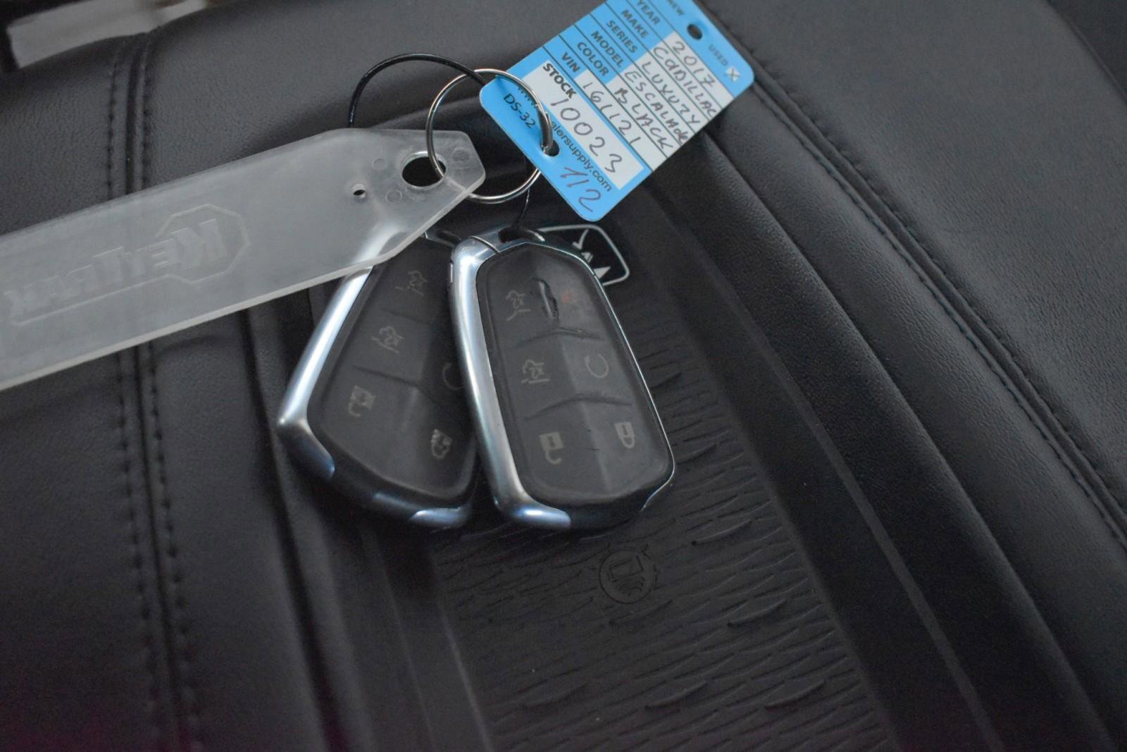 Used 2017 Cadillac Escalade Luxury image 29