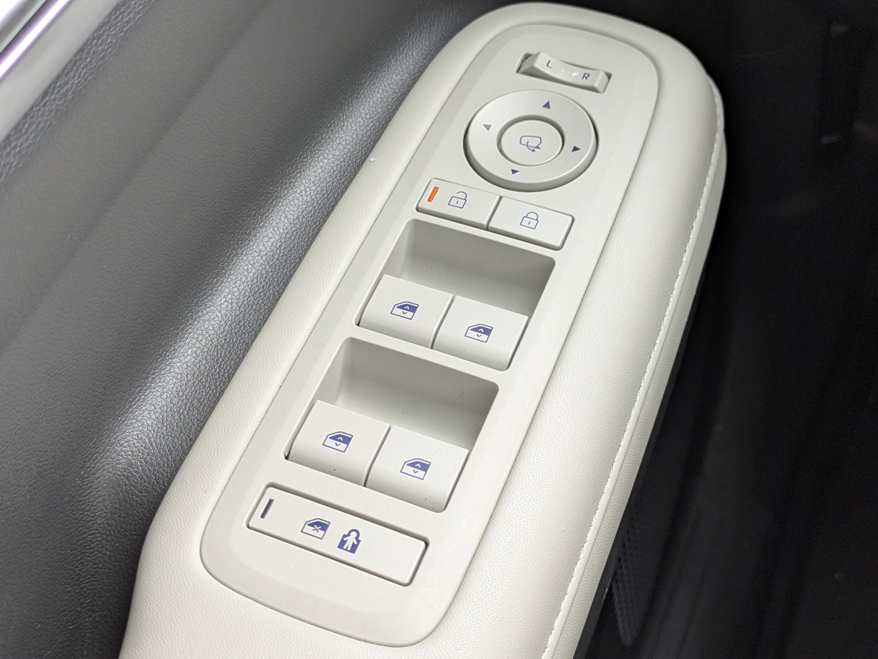 Used 2024 Hyundai Santa Fe Calligraphy AWD/4WD image 22