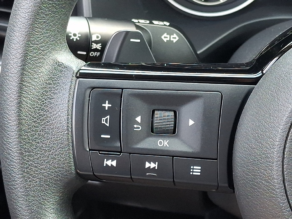 Used 2023 Nissan Rogue SV AWD/4WD image 21