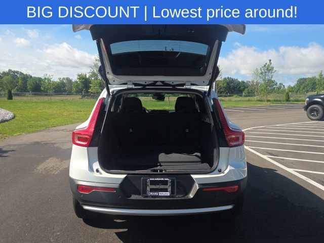 Used 2023 Volvo XC40 B5 Plus AWD/4WD image 11