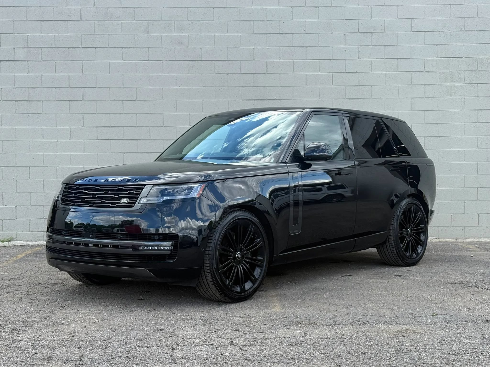 Used 2024 Land Rover Range Rover Autobiography AWD/4WD image 1
