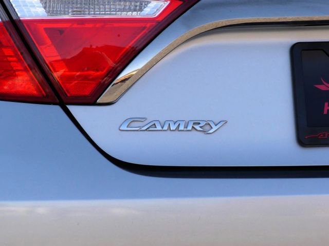 Used 2015 Toyota Camry SE image 5