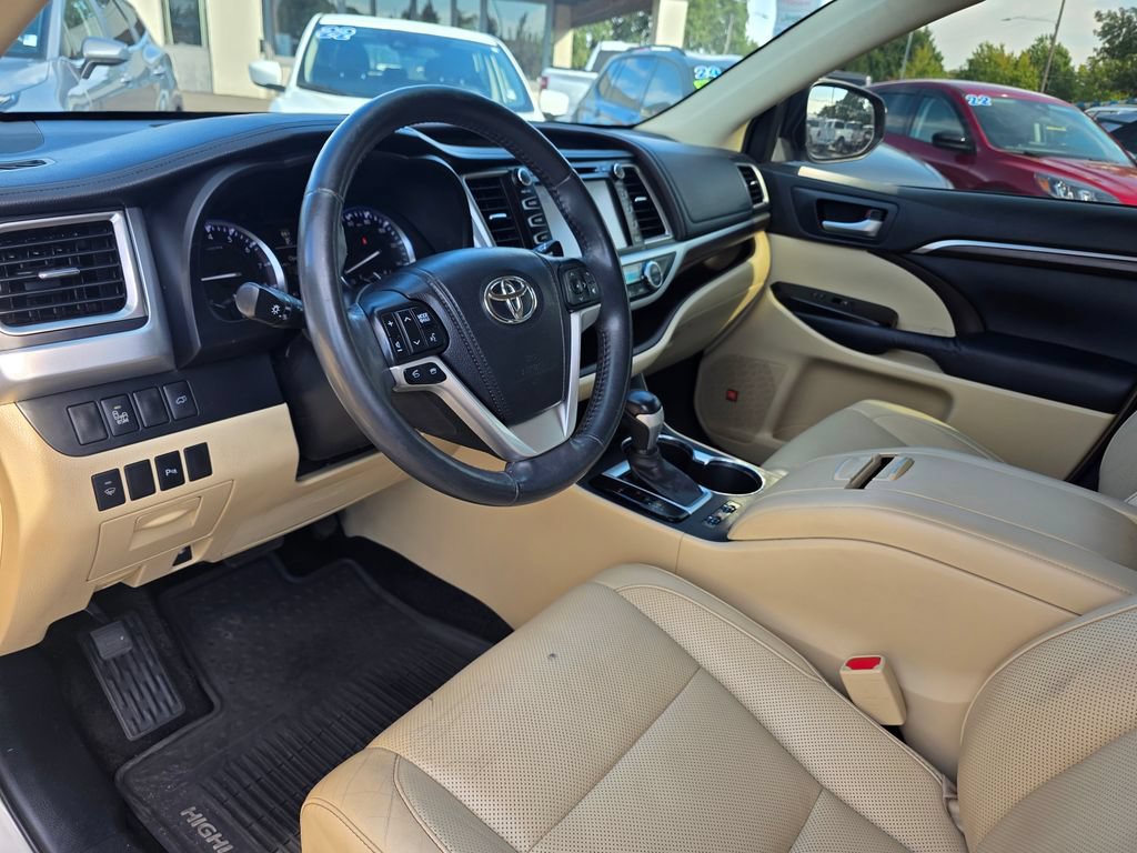 Used 2014 Toyota Highlander Limited AWD/4WD image 11