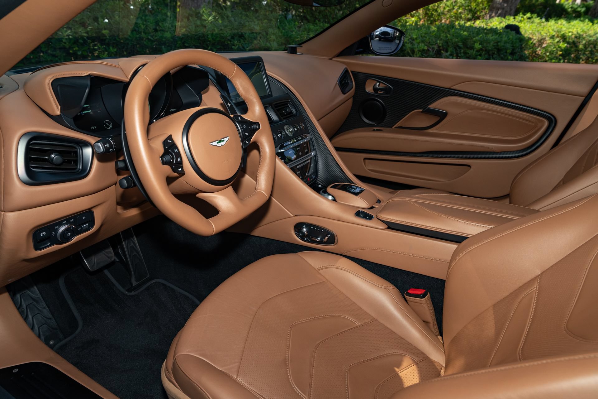 Used 2020 Aston Martin DBS Superleggera RWD image 10