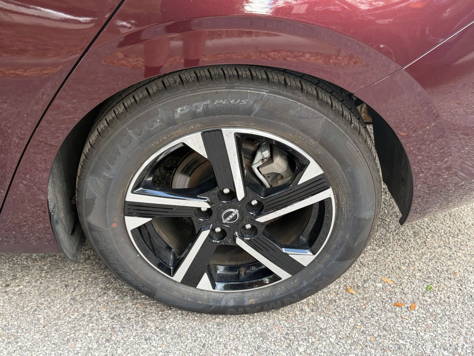 Used 2025 Nissan Sentra SV FWD image 28