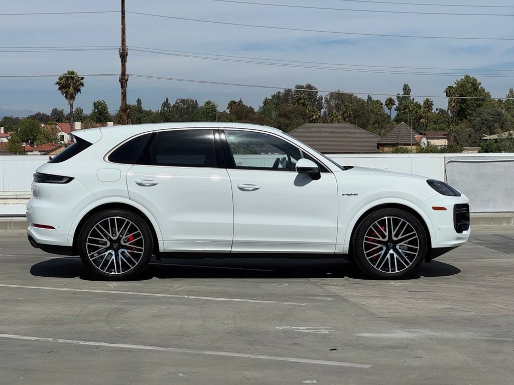 Used 2025 Porsche Cayenne Turbo w/ Premium Package Plus AWD/4WD image 29