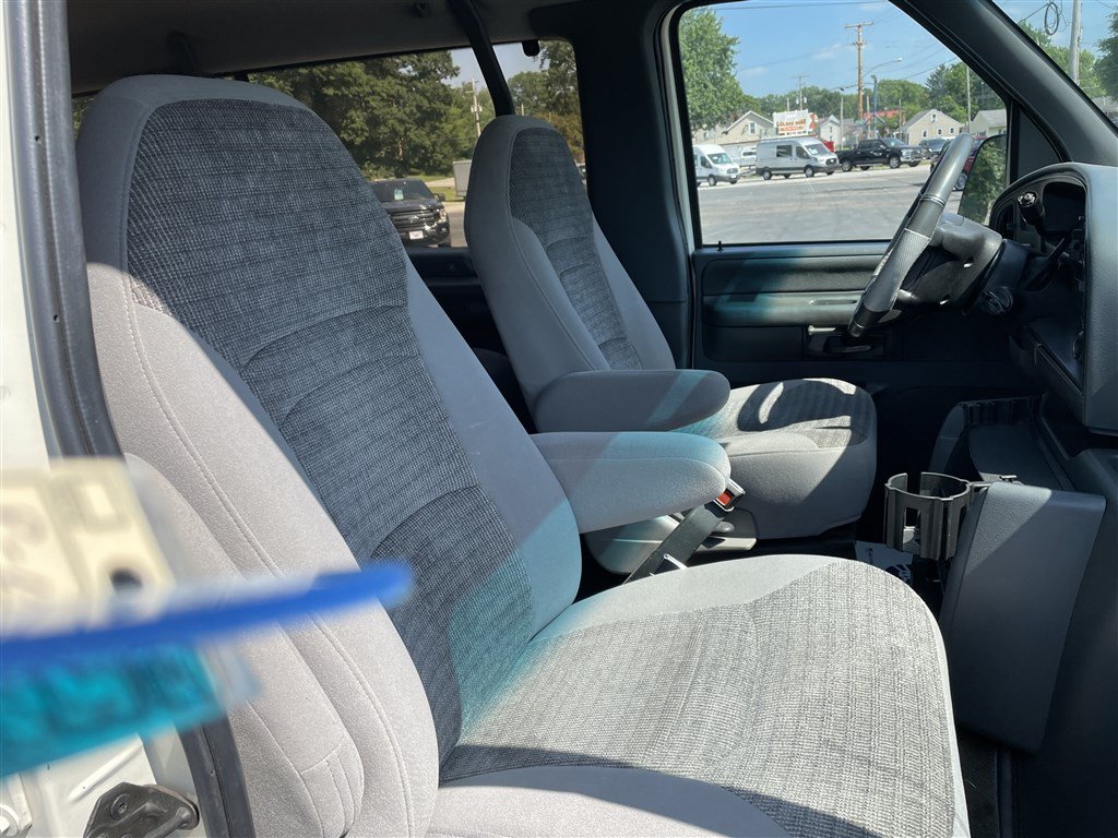 Used 1996 Ford E-350 and Econoline 350 Club Wagon RWD image 12