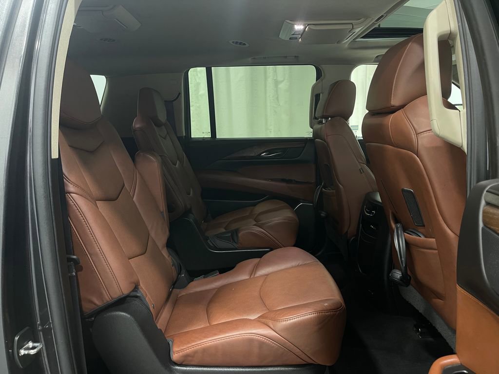 Used 2016 Cadillac Escalade ESV Luxury image 29