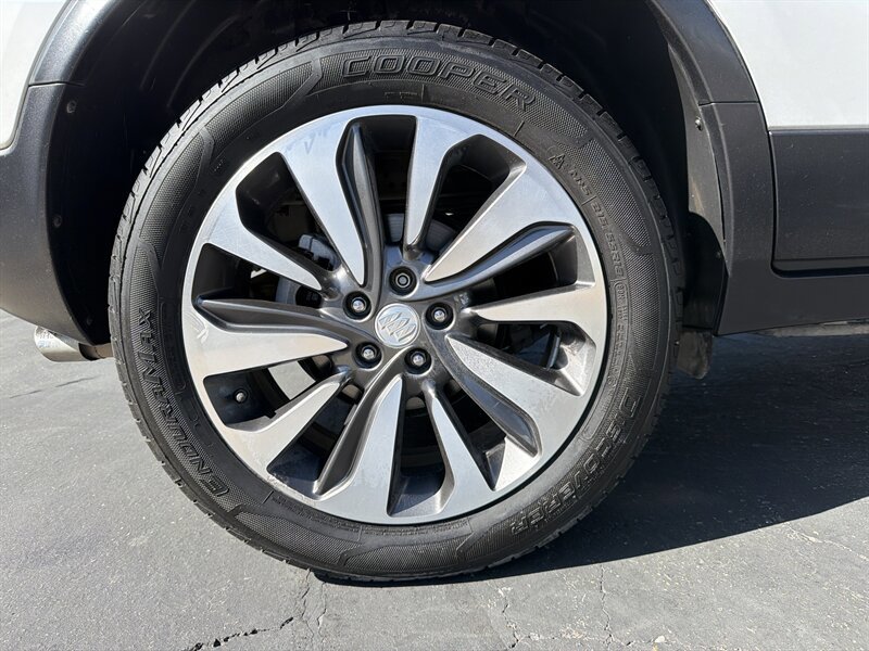 Used 2018 Buick Encore Essence AWD/4WD image 17