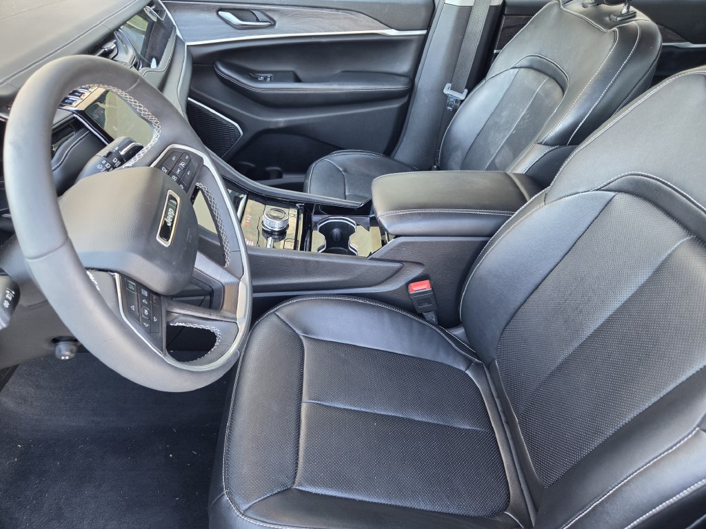 Used 2022 Jeep Grand Cherokee Limited 4xe w/ Luxury Tech Group II AWD/4WD image 9