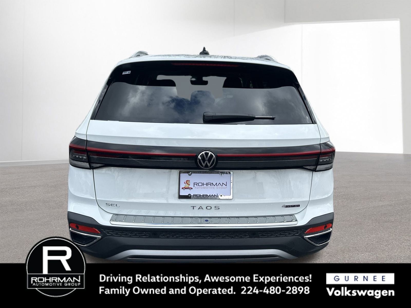 Used 2025 Volkswagen Taos SEL AWD/4WD image 8