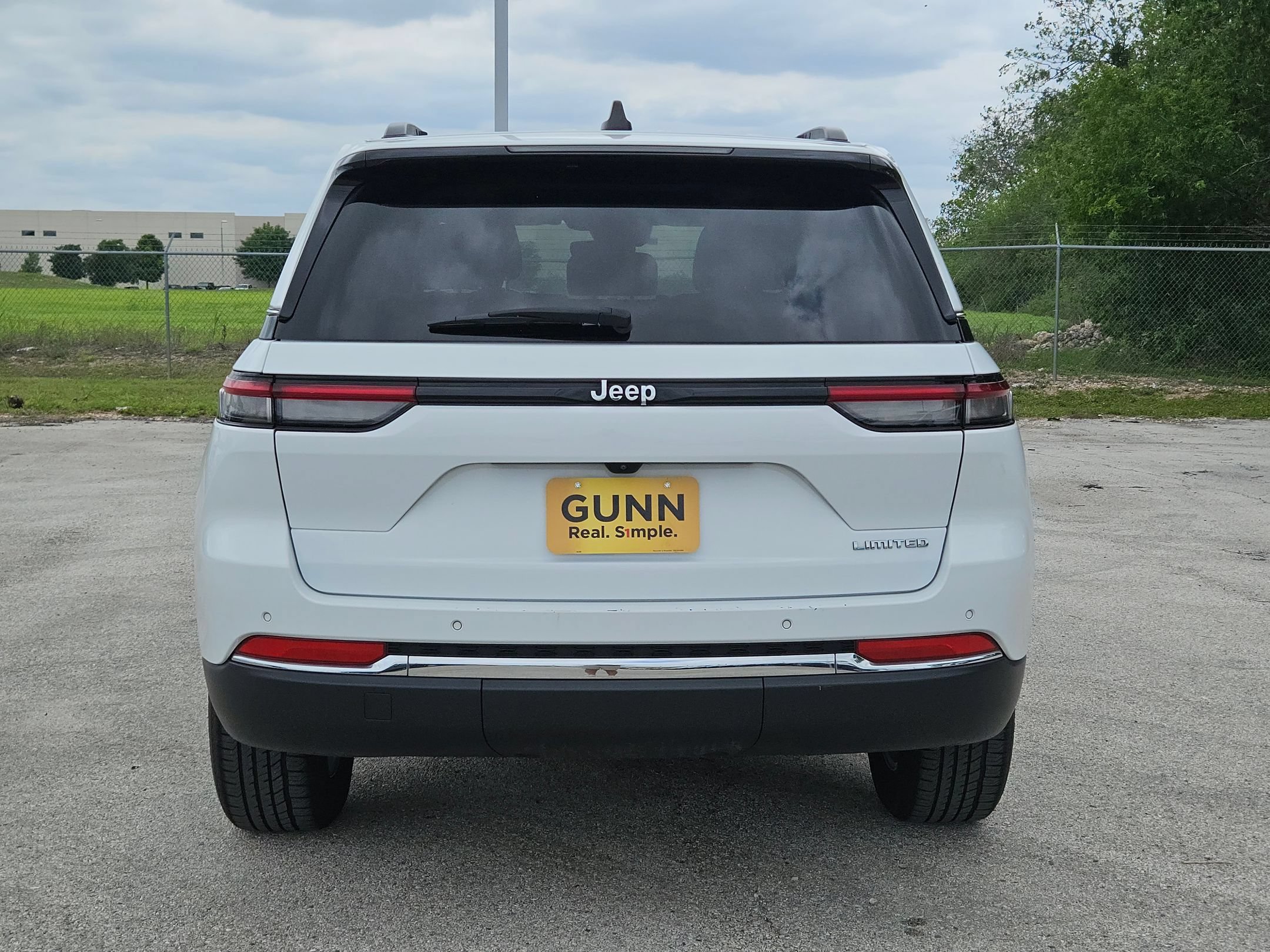 Used 2023 Jeep Grand Cherokee Limited RWD image 4