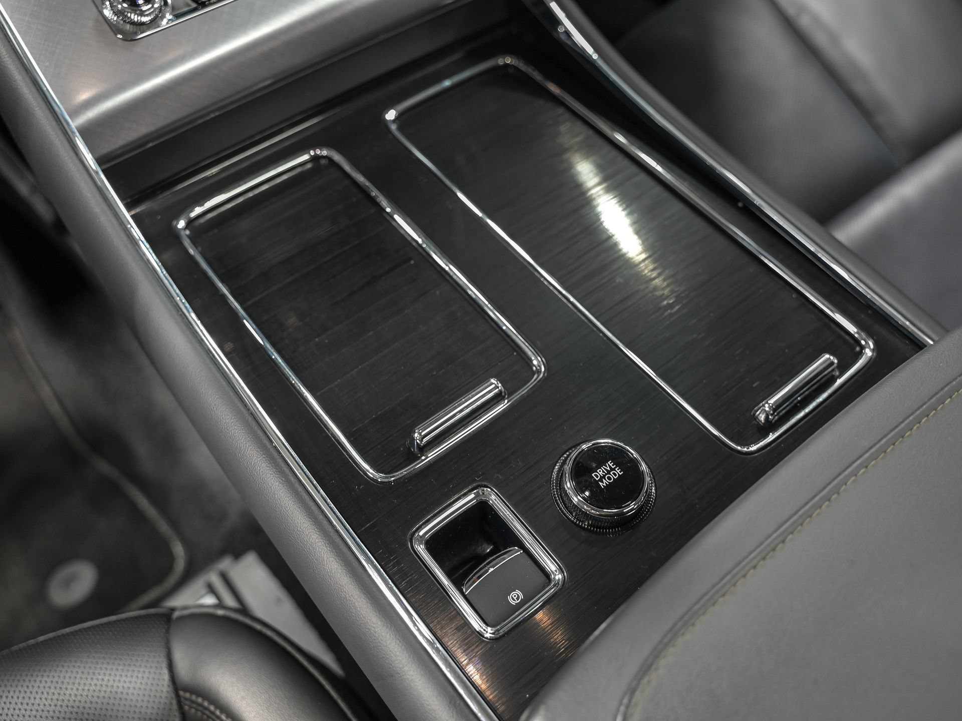 Used 2025 Lincoln Aviator AWD image 23