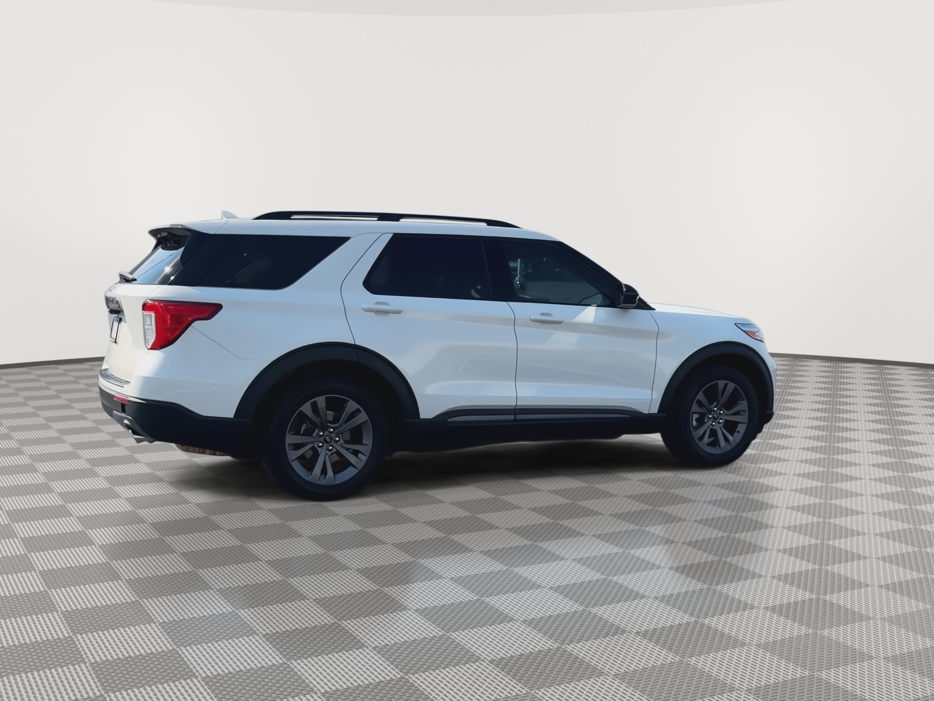 Used 2023 Ford Explorer XLT w/ Equipment Group 202A image 9