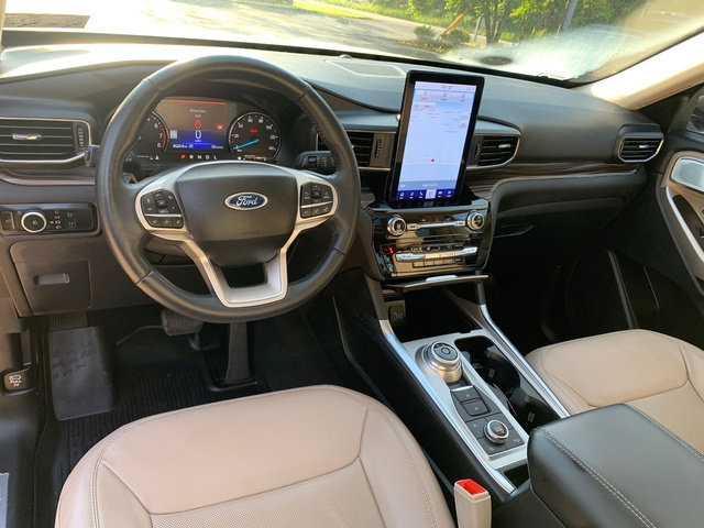 Used 2023 Ford Explorer Limited w/ Limited Technology Package AWD/4WD image 22