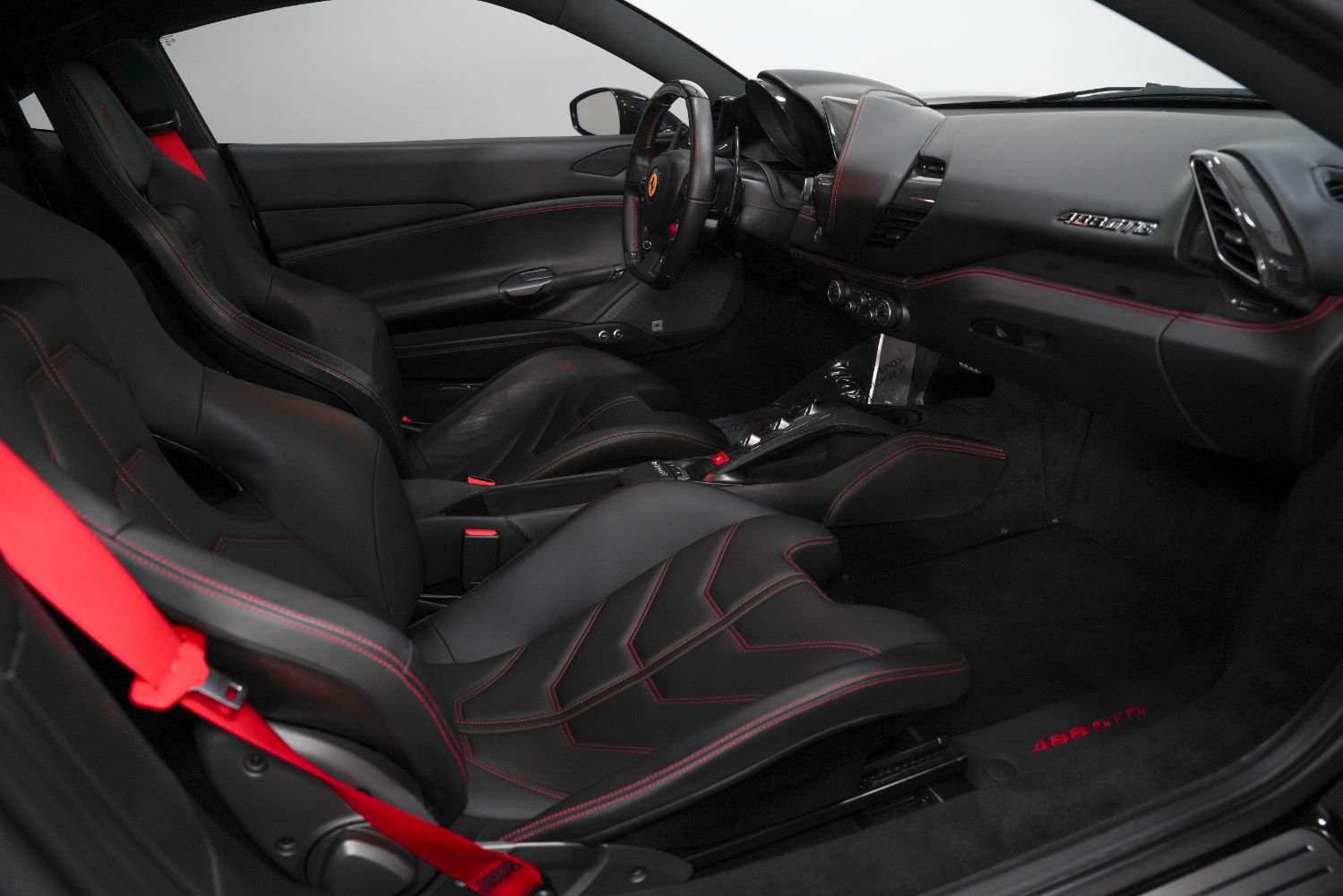 Used 2017 Ferrari 488 GTB RWD image 2