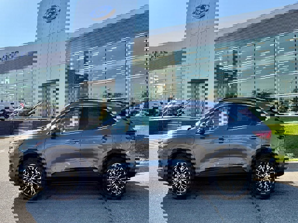 New 2026 Ford Escape SE image 2