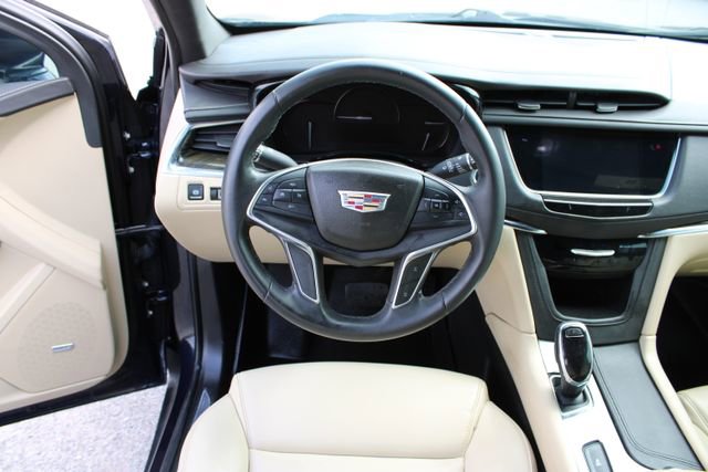Used 2017 Cadillac XT5 FWD image 19