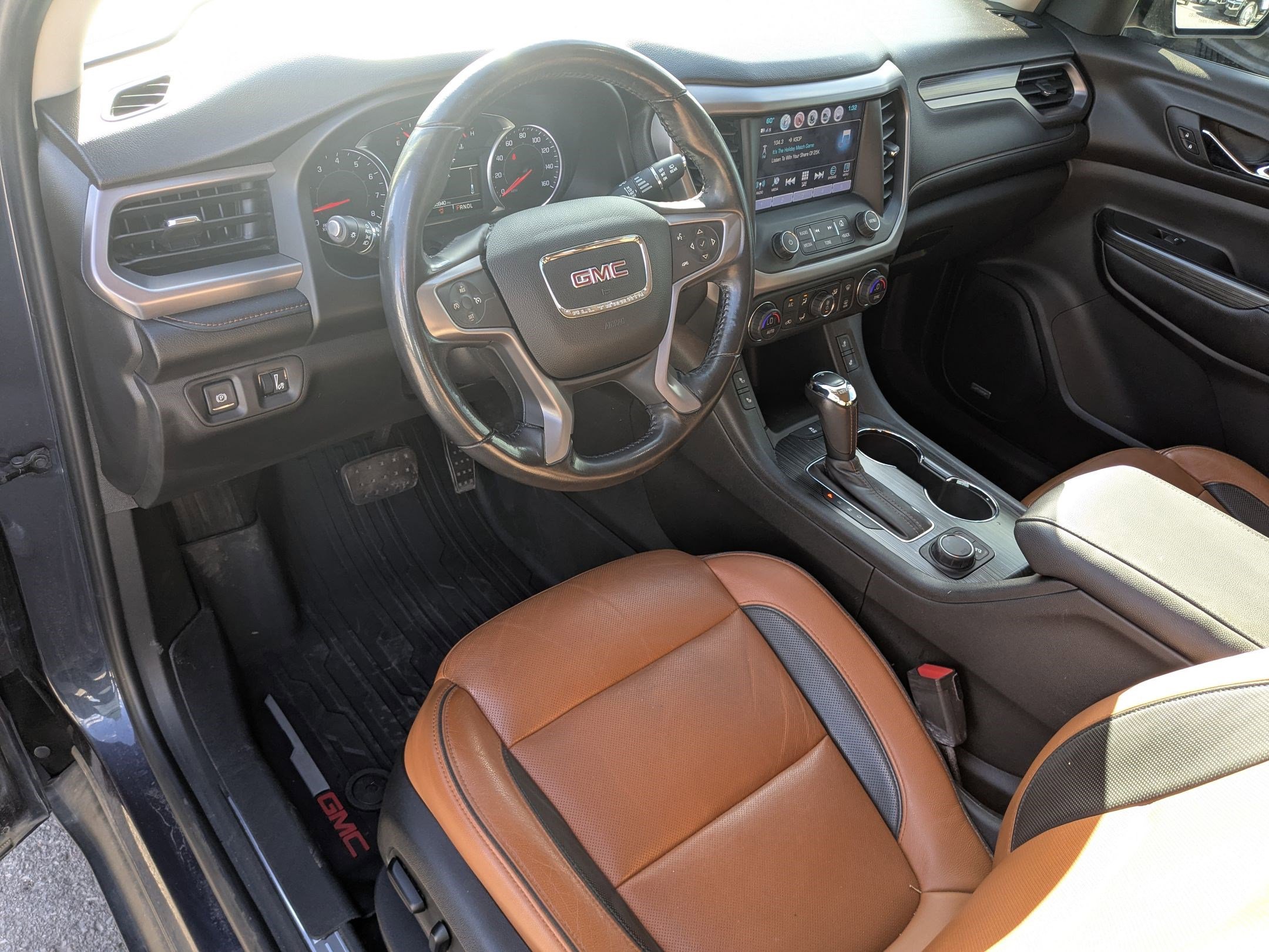 Used 2019 GMC Acadia SLT image 16