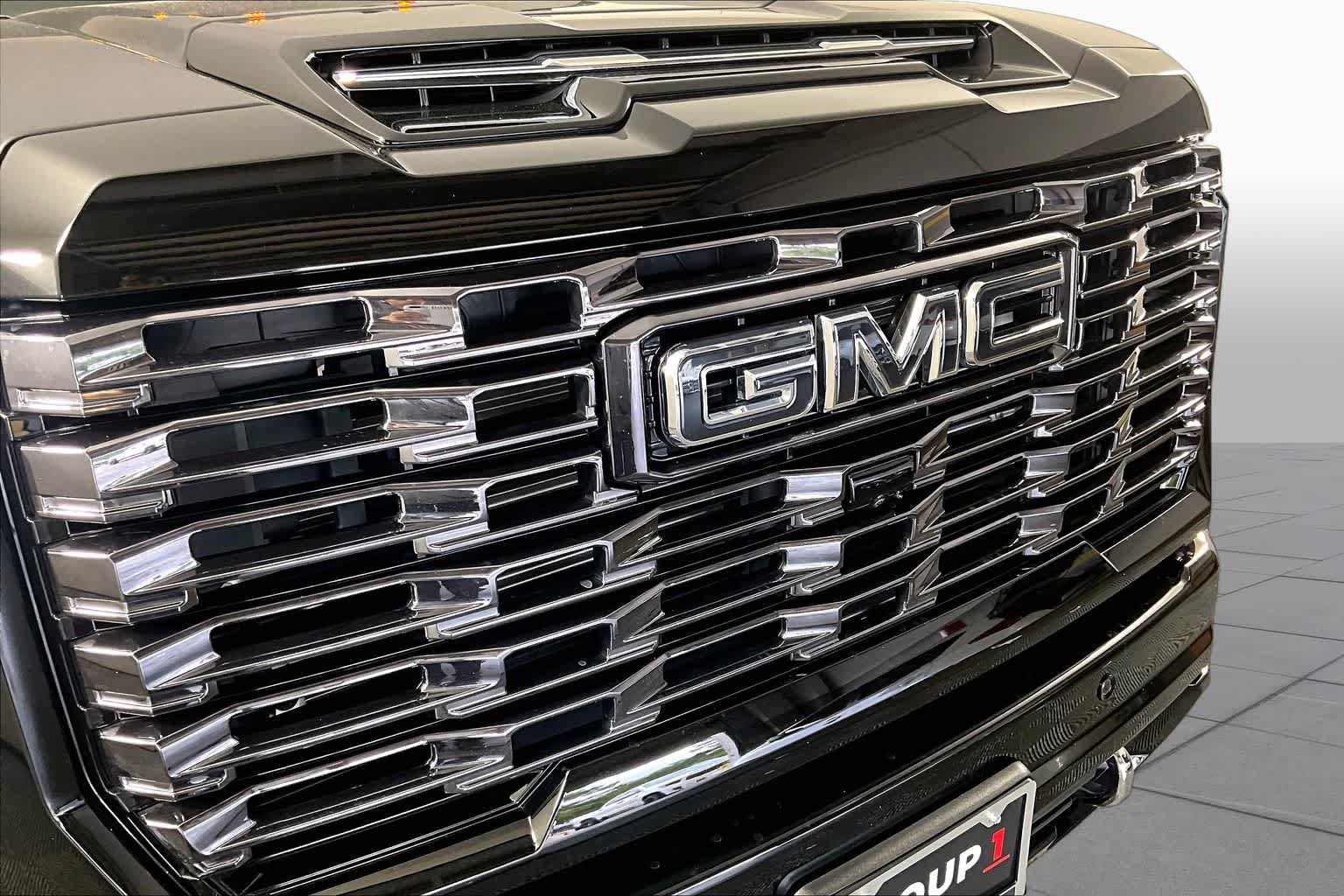 Certified 2025 GMC Sierra 3500 Denali Ultimate AWD/4WD image 28